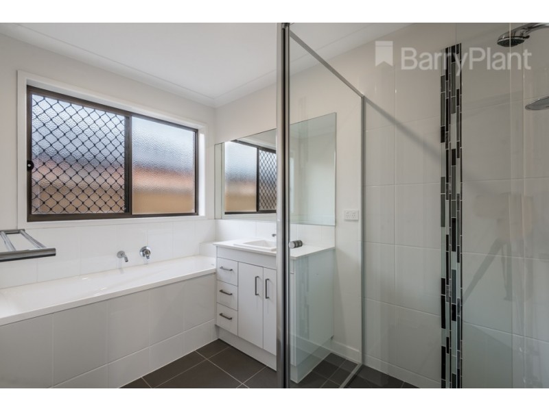 42 Heathcote Grove, Officer VIC 3809