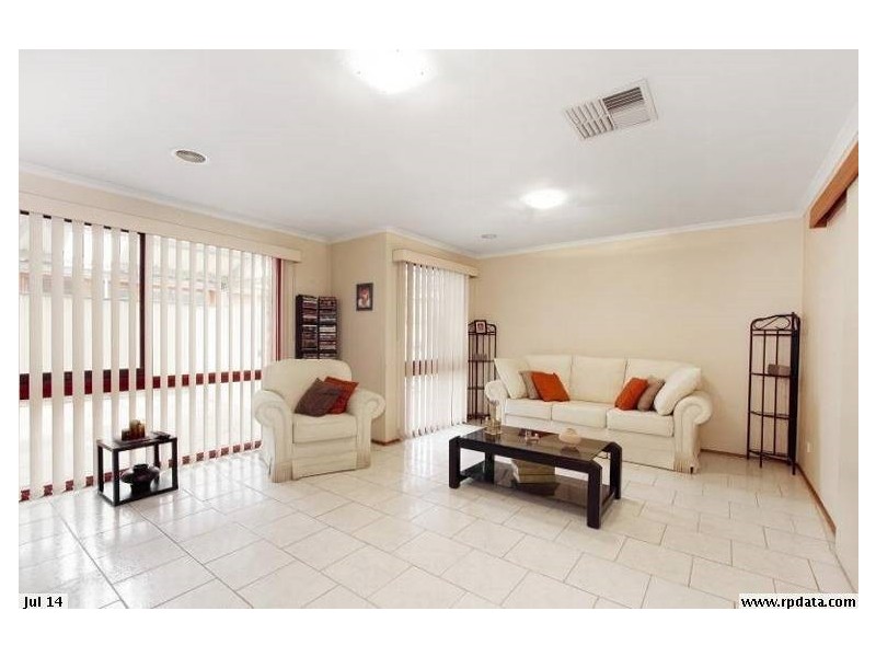 33 Chapel Road, Keysborough VIC 3173