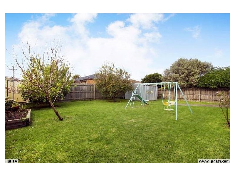 33 Chapel Road, Keysborough VIC 3173