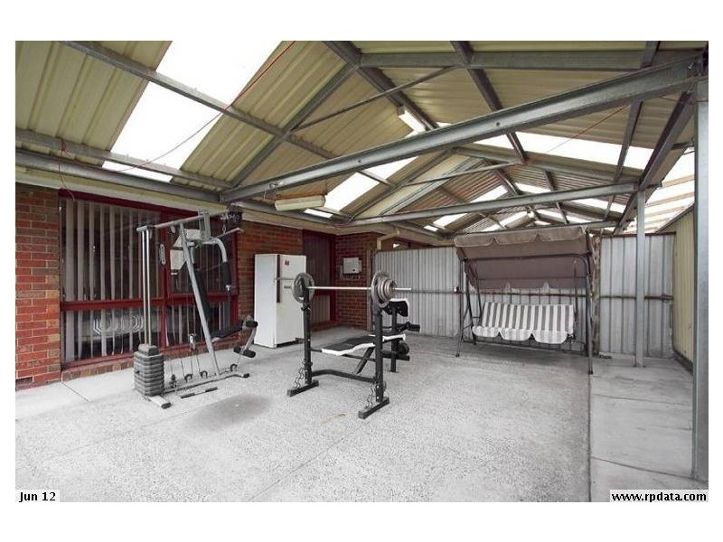 33 Chapel Road, Keysborough VIC 3173