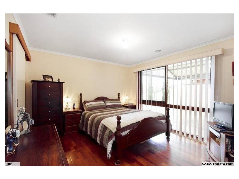 33 Chapel Road, Keysborough VIC 3173