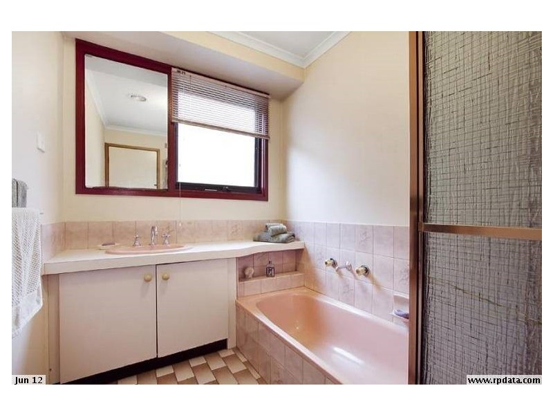 33 Chapel Road, Keysborough VIC 3173