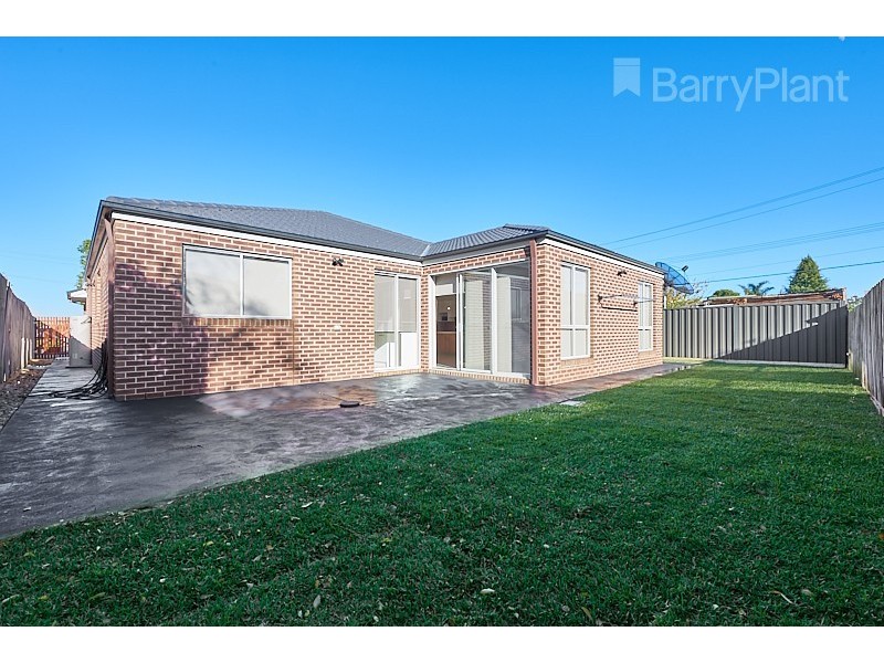 3 Whitehaven Cres, Noble Park North VIC 3174