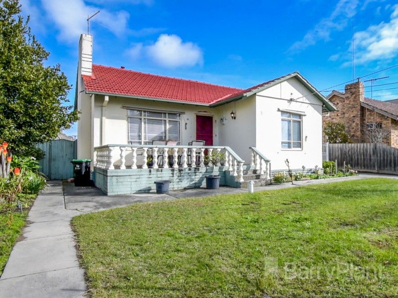 18 Menzies Ave, Dandenong North VIC 3175