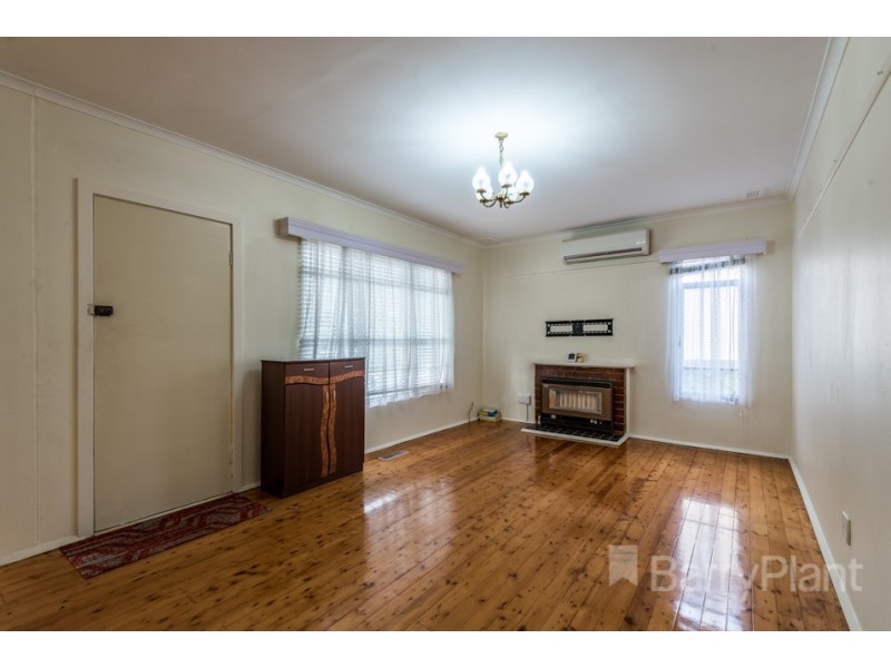 18 Menzies Ave, Dandenong North VIC 3175