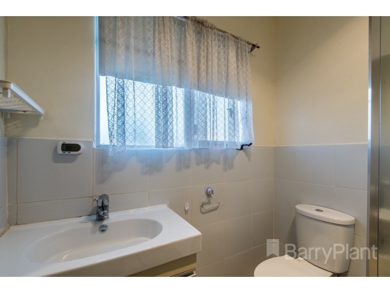 18 Menzies Ave, Dandenong North VIC 3175