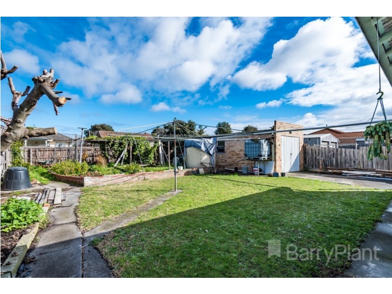 18 Menzies Ave, Dandenong North VIC 3175