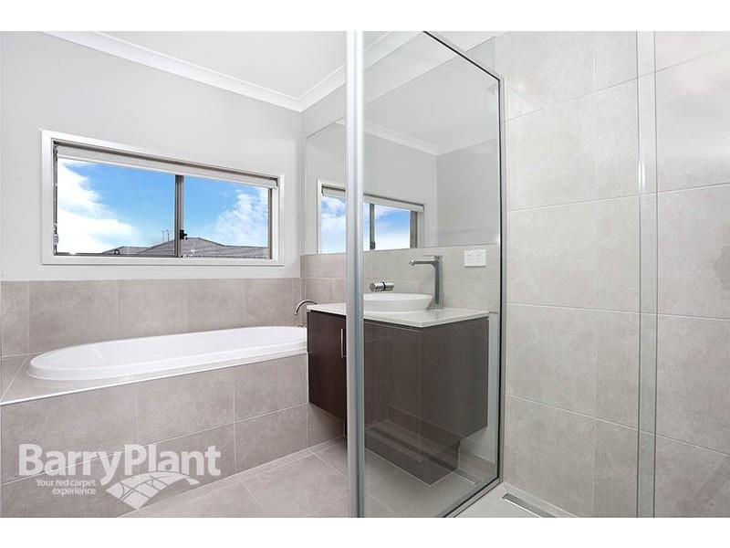 39 Red Brush Drive, Keysborough VIC 3173