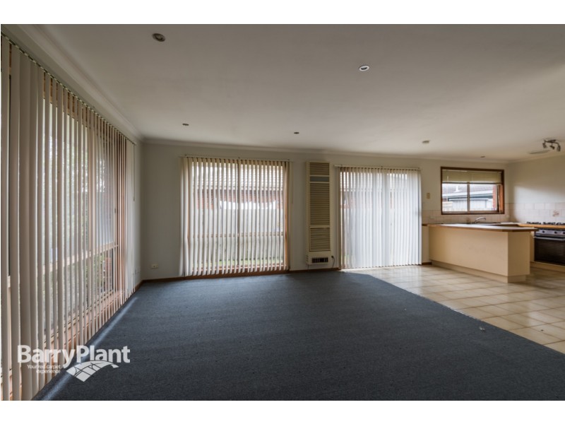 27 Brentwood Drive, Cranbourne North VIC 3977