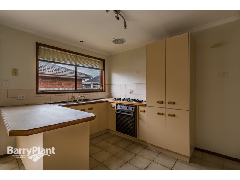 27 Brentwood Drive, Cranbourne North VIC 3977