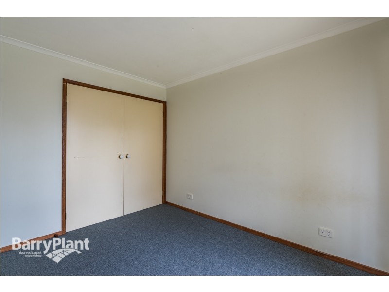 27 Brentwood Drive, Cranbourne North VIC 3977