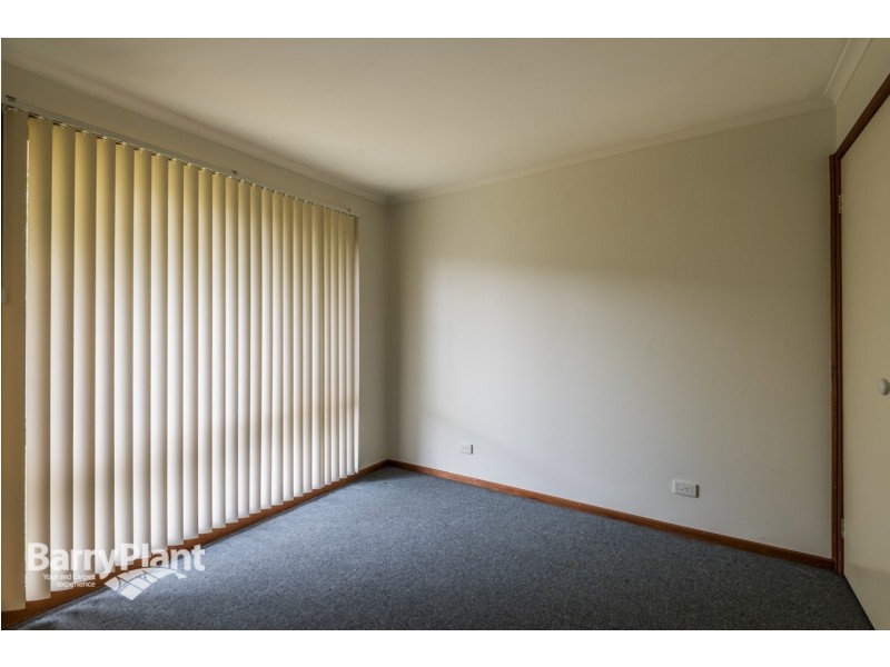 27 Brentwood Drive, Cranbourne North VIC 3977
