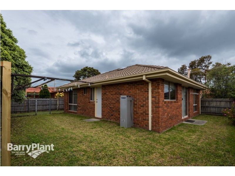 27 Brentwood Drive, Cranbourne North VIC 3977