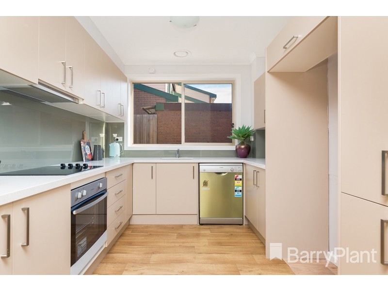 37 Oakwood Drive, Keysborough VIC 3173