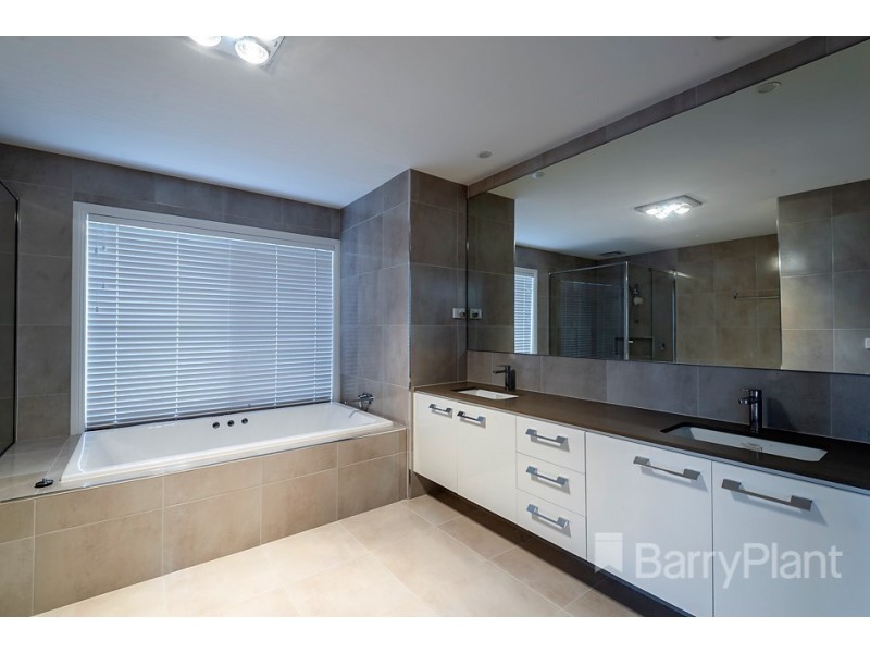 28 Burnham Crescent, Keysborough VIC 3173