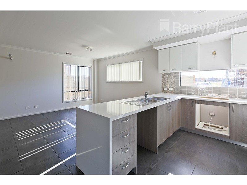 29 Pleasant Way, Keysborough VIC 3173