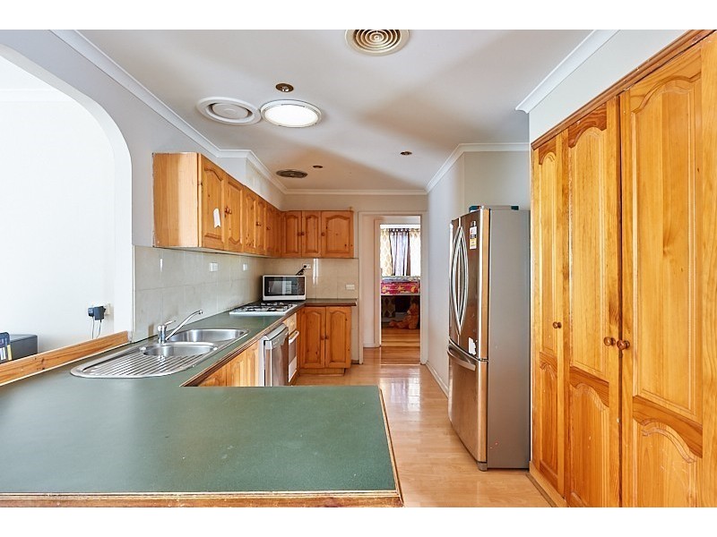 10 Sydney Parkinson Ave, Endeavour Hills VIC 3802