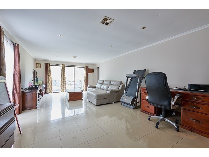 10 Sydney Parkinson Ave, Endeavour Hills VIC 3802