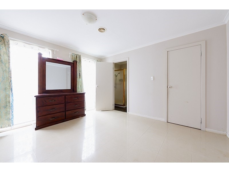 10 Sydney Parkinson Ave, Endeavour Hills VIC 3802