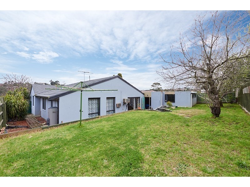 10 Sydney Parkinson Ave, Endeavour Hills VIC 3802