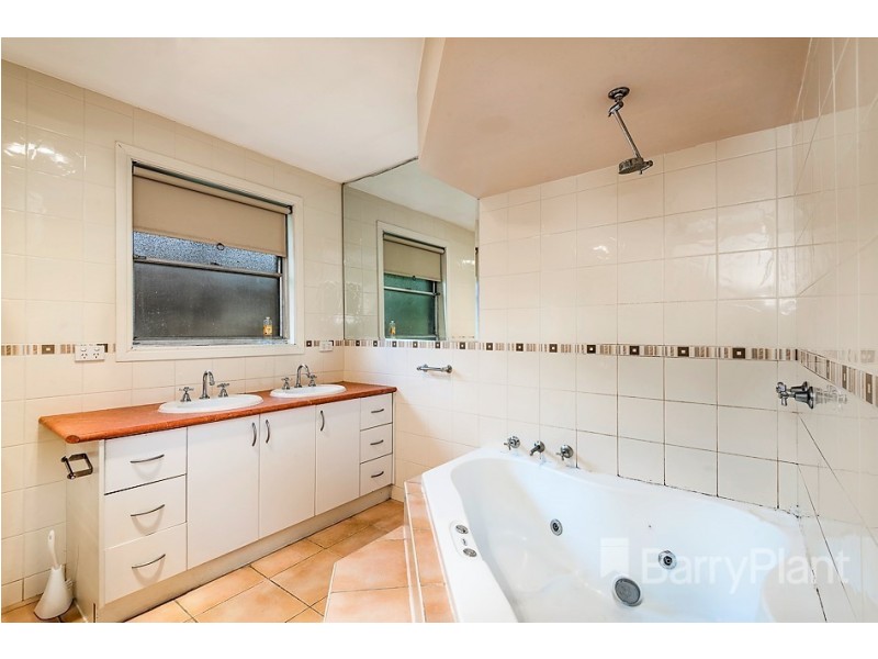 32 Green Valley Crescent, Hampton Park VIC 3976