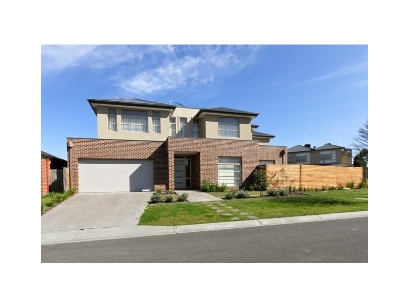 7/16-20 Honeysuckle close, Pakenham VIC 3810