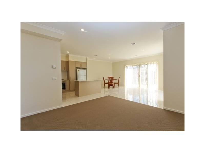 7/16-20 Honeysuckle close, Pakenham VIC 3810