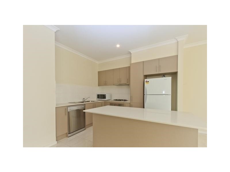 7/16-20 Honeysuckle close, Pakenham VIC 3810