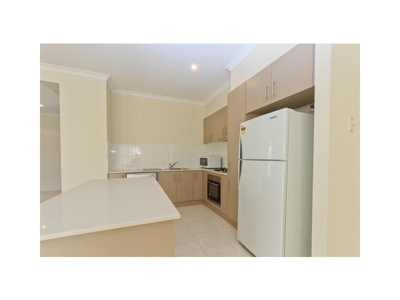 7/16-20 Honeysuckle close, Pakenham VIC 3810