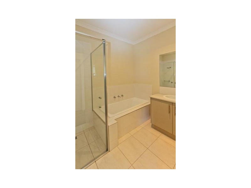 7/16-20 Honeysuckle close, Pakenham VIC 3810