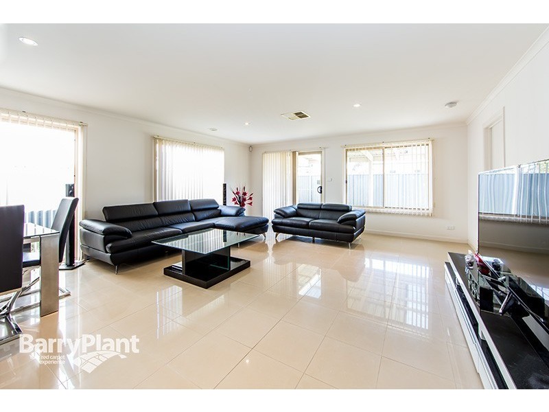 44 Hidden Grove Boulevard, Keysborough VIC 3173