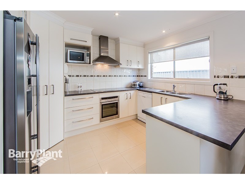 44 Hidden Grove Boulevard, Keysborough VIC 3173