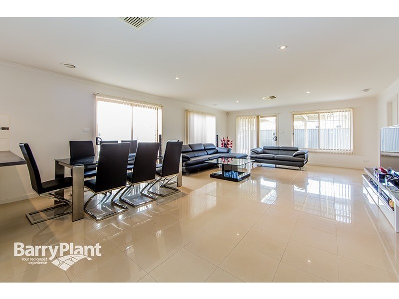 44 Hidden Grove Boulevard, Keysborough VIC 3173