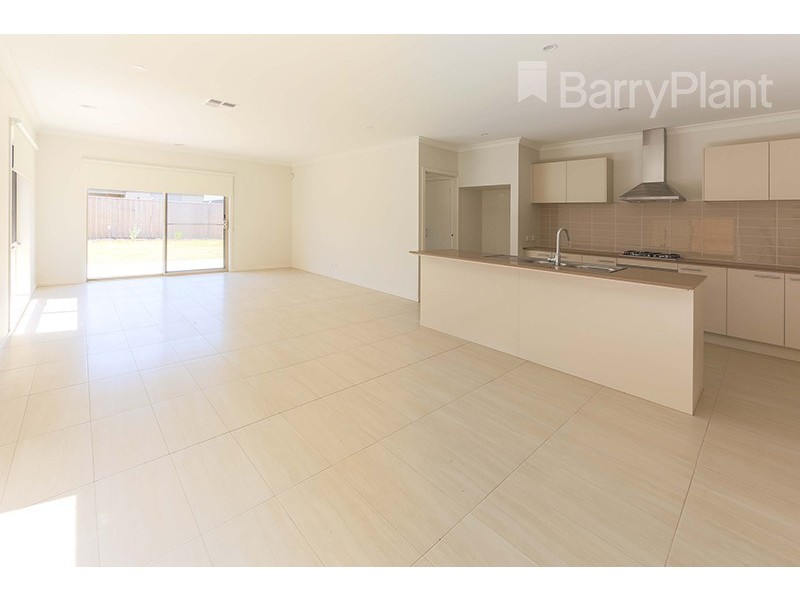 8 Weatherall Way, Keysborough VIC 3173