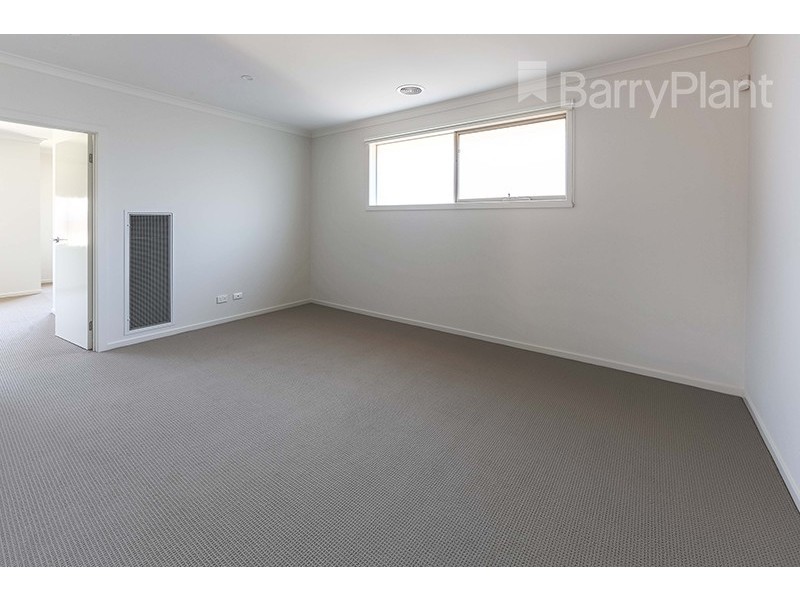 8 Weatherall Way, Keysborough VIC 3173