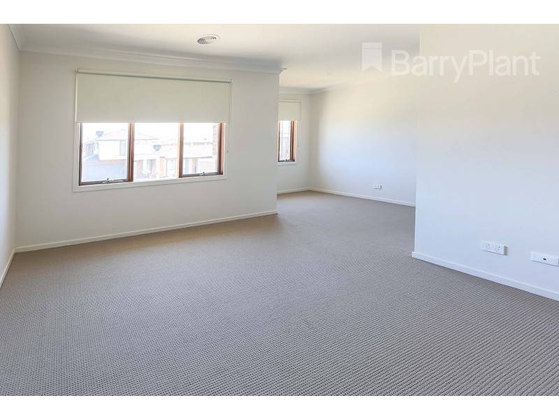 8 Weatherall Way, Keysborough VIC 3173