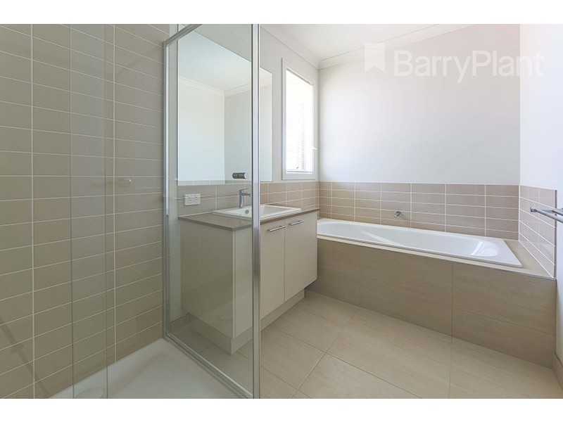 8 Weatherall Way, Keysborough VIC 3173