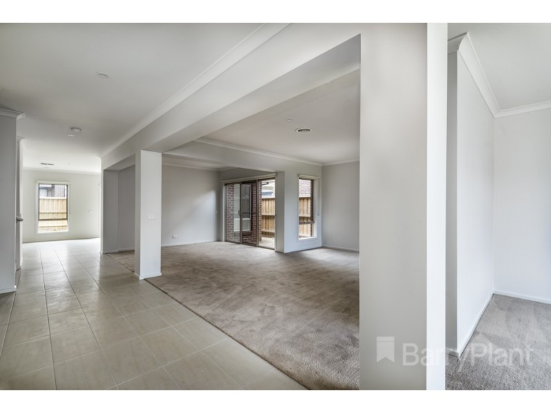 18 Woodland Ave, Keysborough VIC 3173