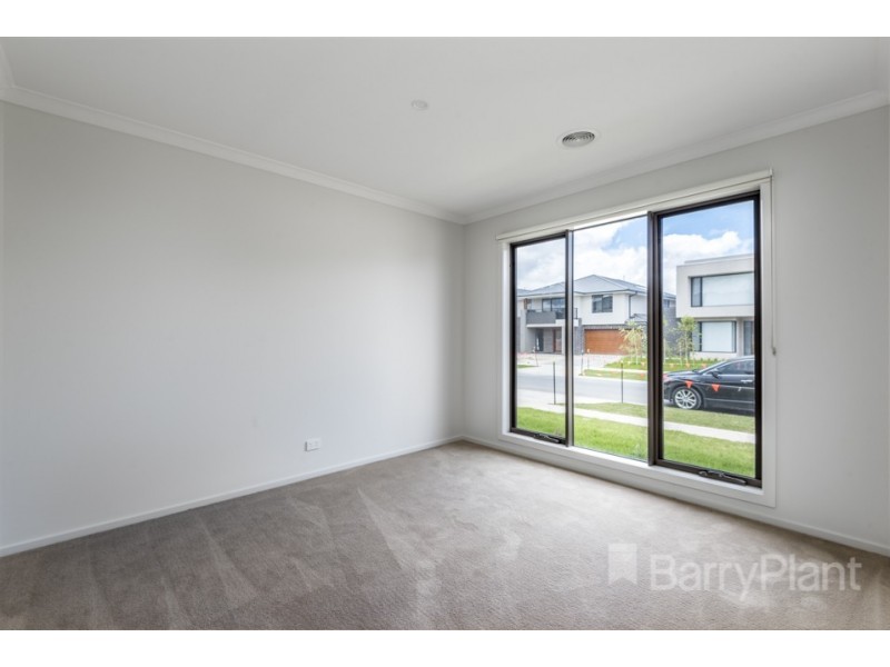 18 Woodland Ave, Keysborough VIC 3173
