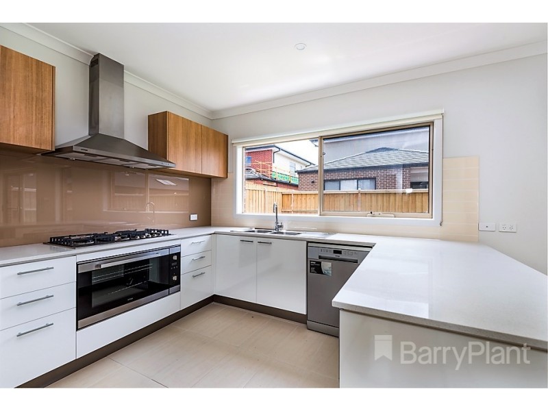 18 Woodland Ave, Keysborough VIC 3173