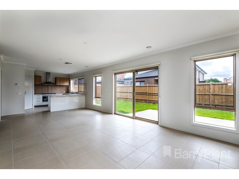 18 Woodland Ave, Keysborough VIC 3173