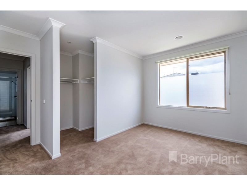 18 Woodland Ave, Keysborough VIC 3173