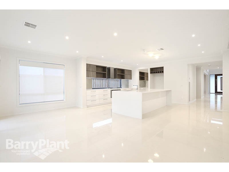 27 Trebilco Avenue, Keysborough VIC 3173