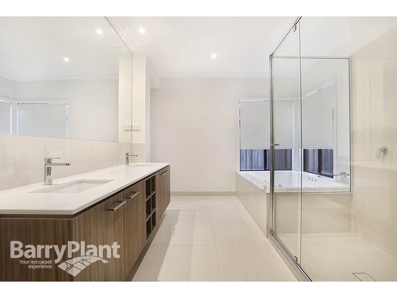 27 Trebilco Avenue, Keysborough VIC 3173