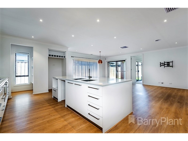 21 Snowdrop Drive, Keysborough VIC 3173