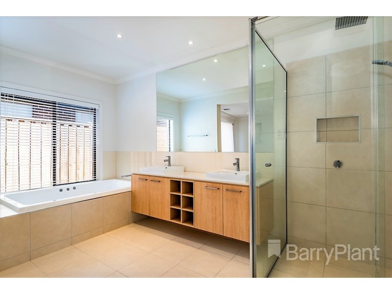 21 Snowdrop Drive, Keysborough VIC 3173