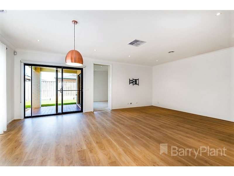 21 Snowdrop Drive, Keysborough VIC 3173