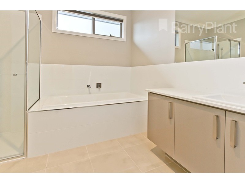 1 Oakmont Court, Frankston VIC 3199