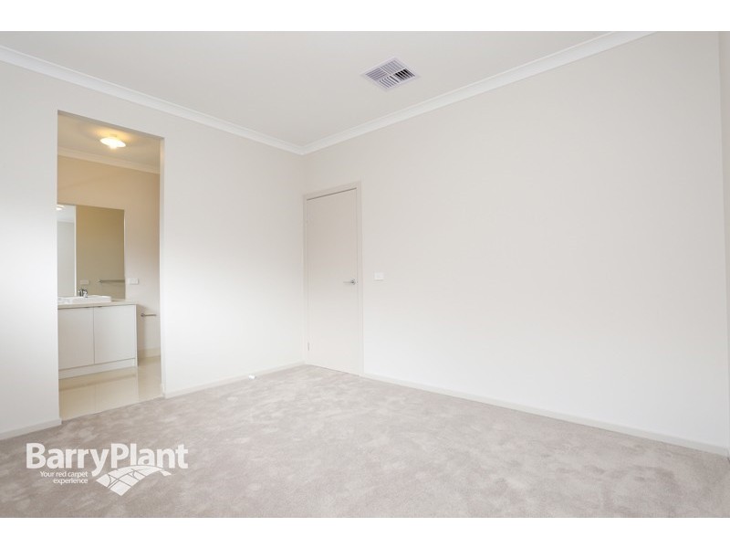 216 Clarendon Drive, Keysborough VIC 3173