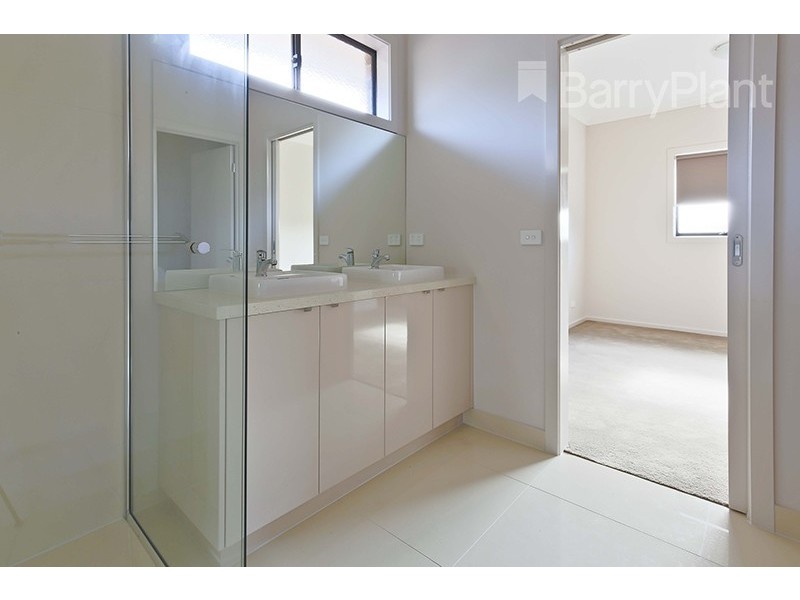 10 Petunia Drive, Keysborough VIC 3173